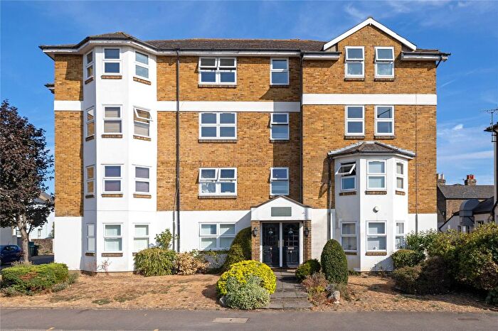 2 Bedroom Flat To Rent In Portsmouth Road, Surbiton, Surrey, KT6