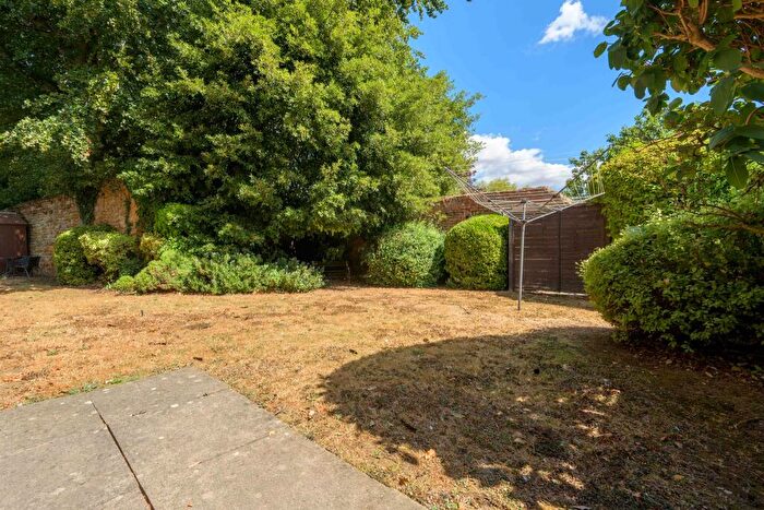 1 Bedroom Flat For Sale In Plough Close, Rothwell, Kettering, NN14