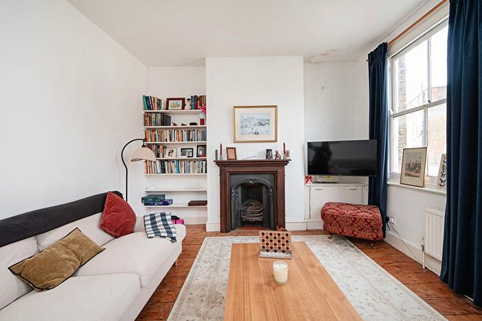 1 Bedroom Maisonette To Rent In Colombia Road, Bethnal Green, London, E2