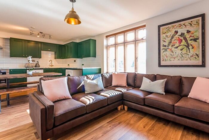 8 Bedroom Flat To Rent In St Hilds Lane, DH1