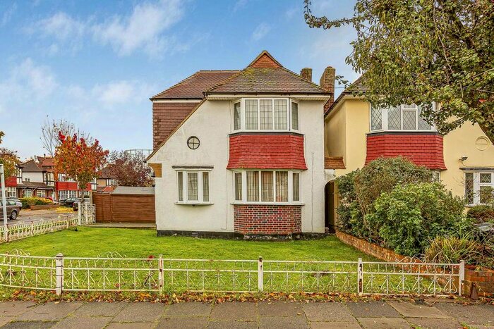 4 Bedroom Property To Rent In Chilmark Gardens, New Malden, KT3