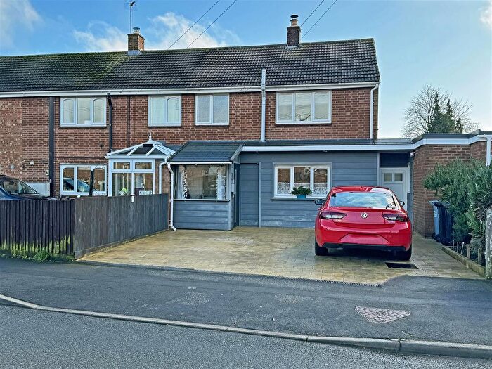 3 Bedroom Semi Detached House For Sale In Kesteven Road, Stamford, PE9