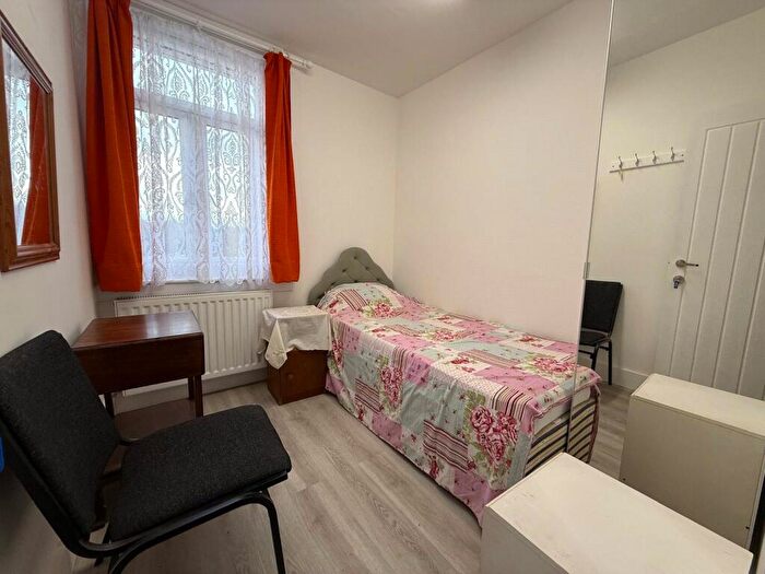 1 Bedroom Property To Rent In Lower Court Road, Epsom, Surrey, KT19