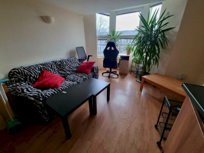 2 Bedroom Flat To Rent In Richmond Rd, Roath, Cardiff, CF24