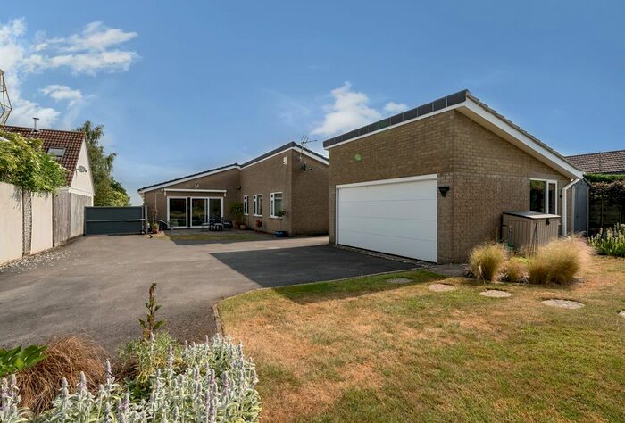 4 Bedroom Bungalow For Sale In Clevedon Road, Failand, Bristol, North Somerset, BS8