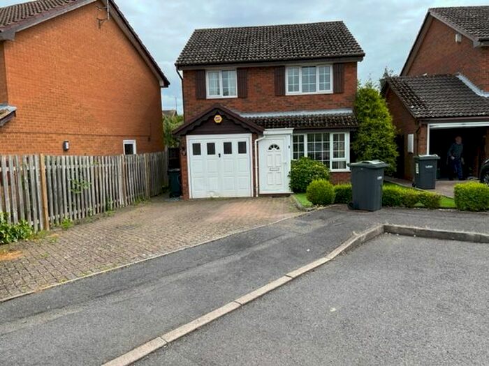 3 Bedroom Detached House To Rent In Ames Close, Luton, LU3