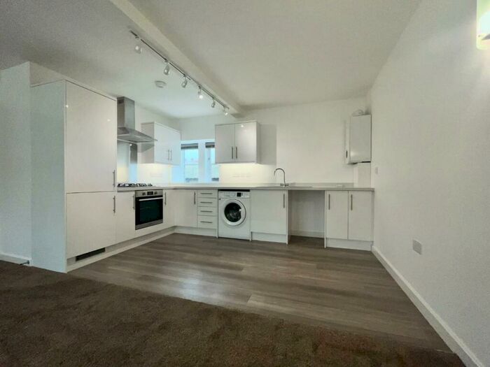 2 Bedroom Apartment To Rent In South Lane, Elland, HX5