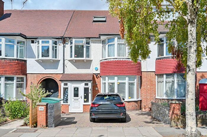 4 Bedroom Property For Sale In Brunswick Road, Ealing, London, W5