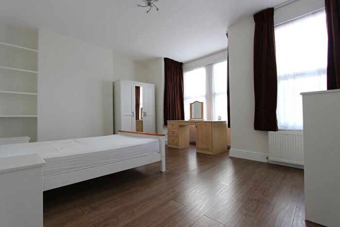 4 Bedroom Terraced House To Rent In Warwick Road, London, N11