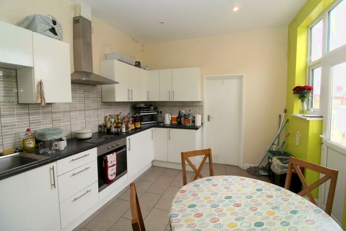 5 Bedroom House To Rent In Monthermer Road, Cathays, Cardiff, CF24