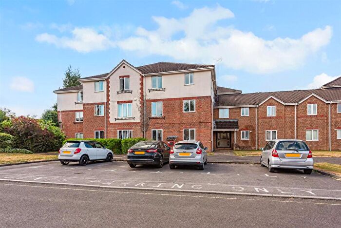 2 Bedroom Flat For Sale In Garden Close, Andover, SP10