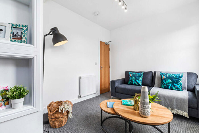 3 Bedroom House To Rent In Hartley Grove, Leeds, LS6