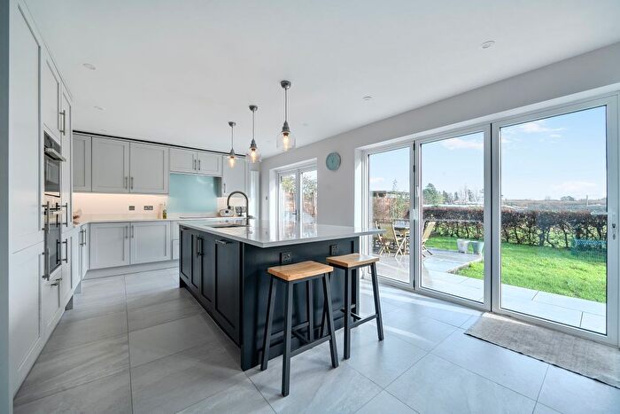 4 Bedroom Detached House For Sale In Greenacres Drive, Winchester, SO21