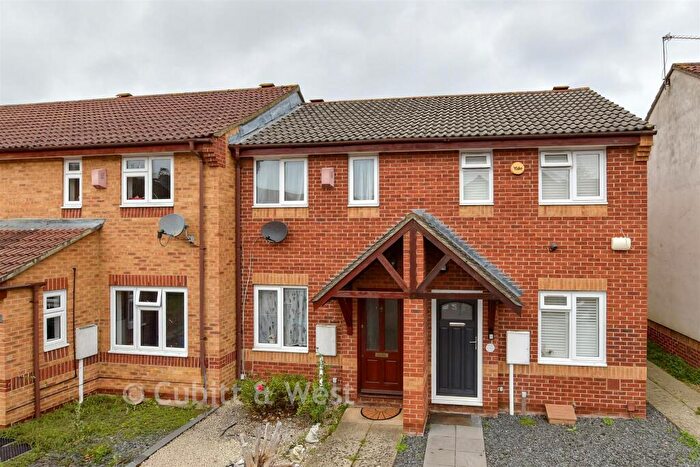 2 Bedroom Terraced House For Sale In Kelvin Gardens, Croydon, Surrey, CR0