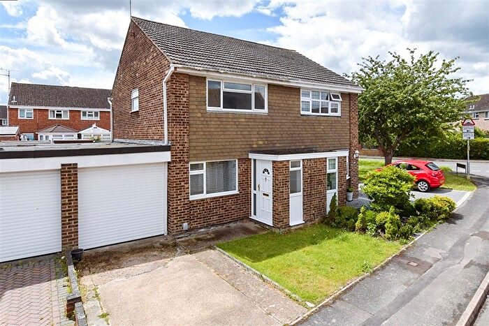 2 Bedroom Semi Detached House For Sale In Freelands Road, Snodland, Kent, ME6