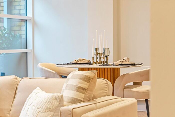 1 Bedroom Flat For Sale In Church Street East, Woking, Surrey, GU21