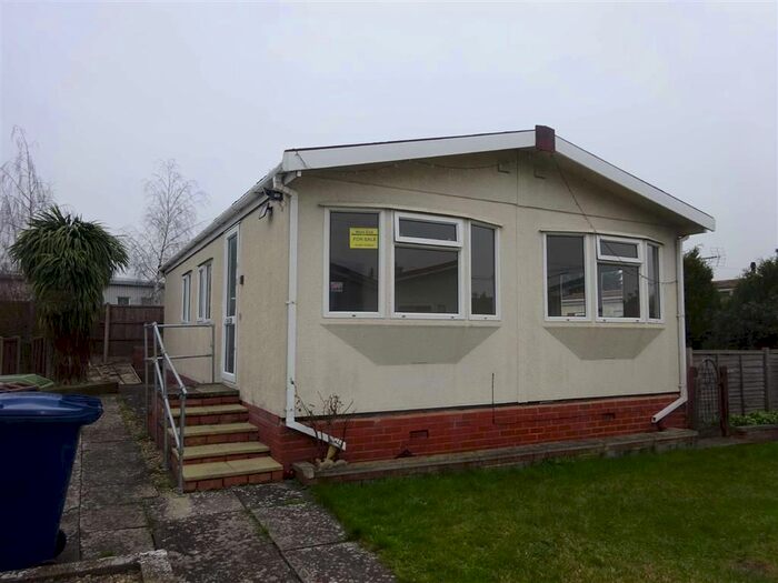 Mobile/park Home For Sale In Staverton Park, Cheltenham, Glos GL51