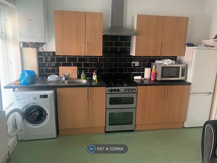 1 Bedroom Flat To Rent In Stockport Road, Manchester, M19