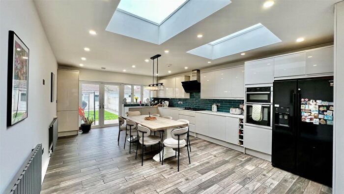 3 Bedroom Terraced House For Sale In Scotts Road, Southall, UB2