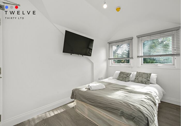 Studio To Rent In Kings Road, London, SE25
