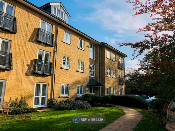 2 Bedroom Flat To Rent In Clarendon Way, Colchester, CO1