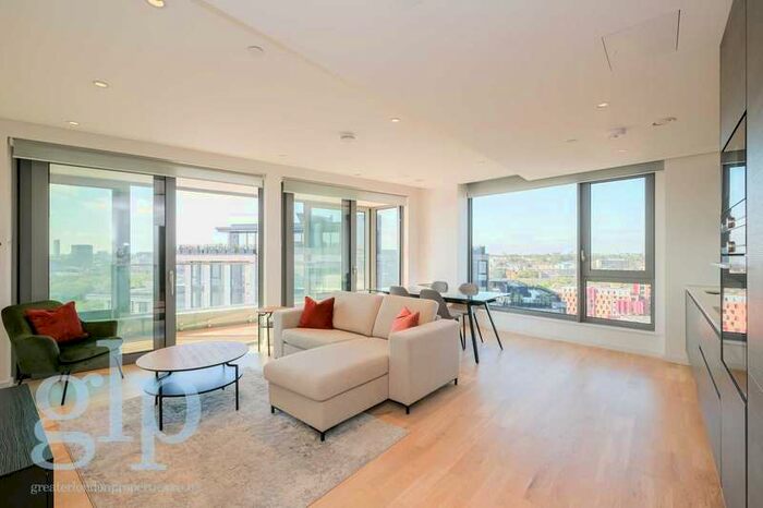 2 Bedroom Flat To Rent In Camley Street, Kings Cross, N1.