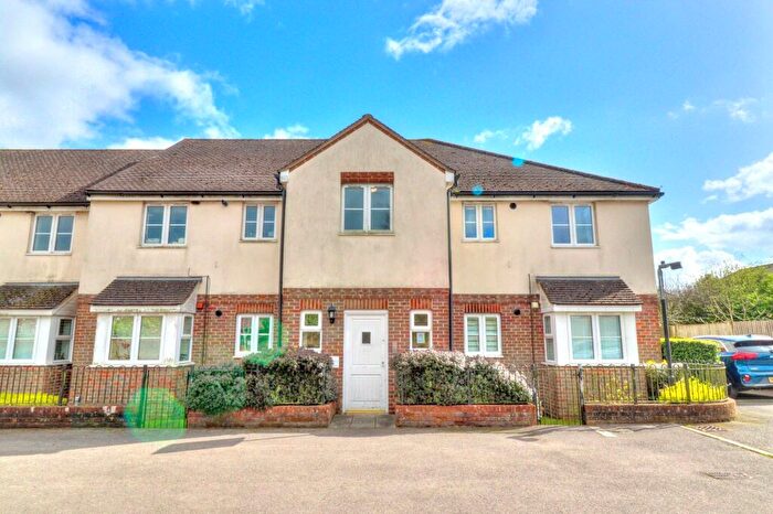 2 Bedroom Flat For Sale In Marlow Road, Stokenchurch, HP14