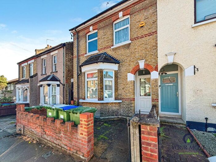 3 Bedroom End Of Terrace House For Sale In Barnfield Road, Belvedere, DA17
