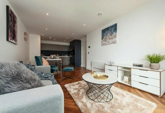 2 Bedroom Flat To Rent In Broome Way, London, SE5