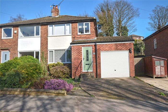 3 Bedroom Semi-Detached House For Sale In Oxford Drive, Kippax, Leeds, LS25