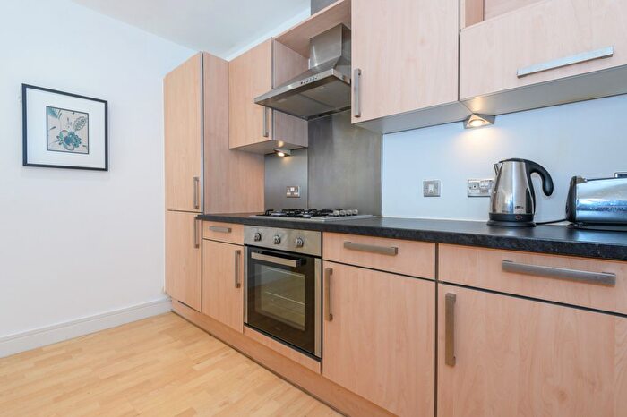 2 Bedroom Flat To Rent In Bowman Lane, Hunslet, Leeds, LS10