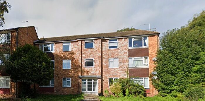 2 Bedroom Flat To Rent In Oxford Close, Waltham Cross, EN8