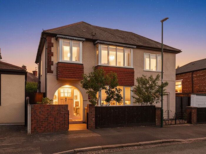 4 Bedroom Detached House For Sale In Dale View Road, Nottingham, NG3