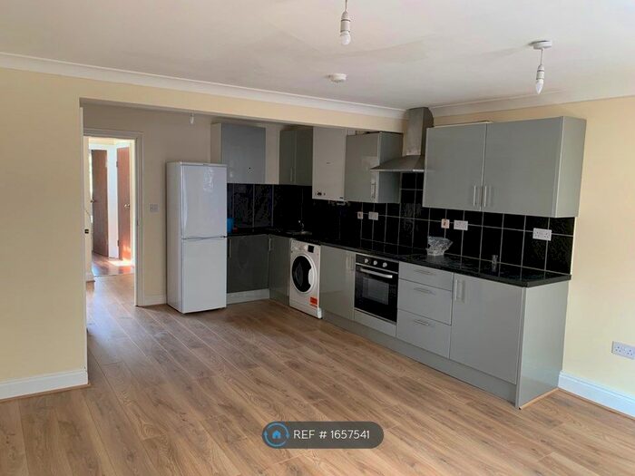 3 Bedroom Flat To Rent In Gould Terrace, London, E8