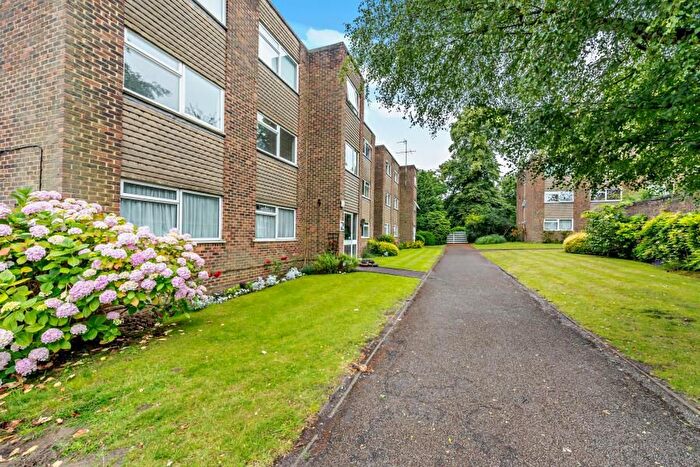2 Bedroom Flat To Rent In Gateway Close, Northwood, HA6