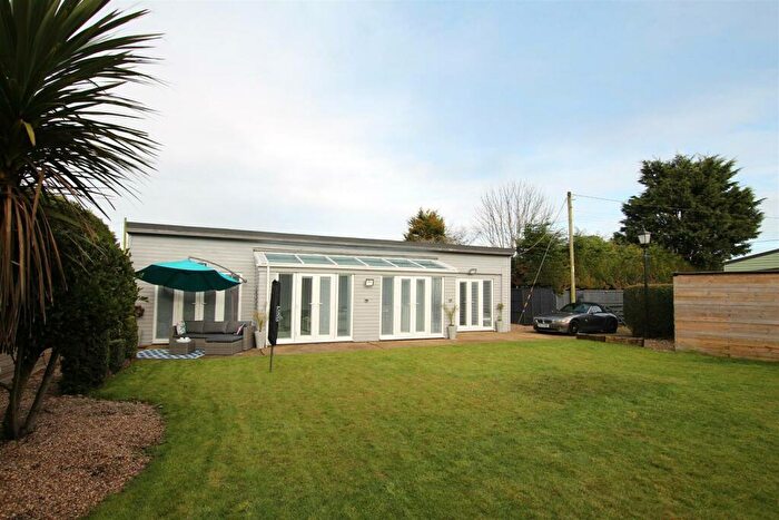 2 Bedroom Detached Bungalow For Sale In Lakeside, Anderby Creek, Skegness, PE24