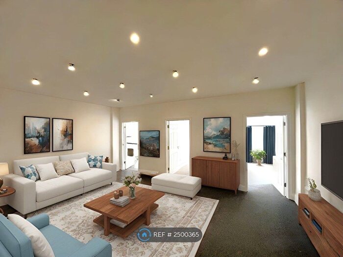 3 Bedroom Flat To Rent In Great West Road, Brentford, TW8