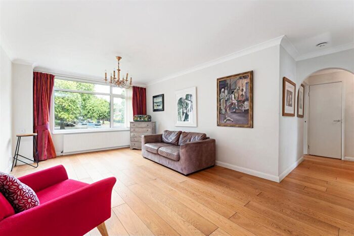 1 Bedroom Apartment To Rent In Ferndown, South Woodford, E18