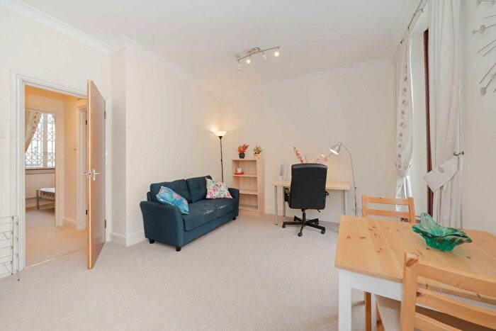1 Bedroom Flat To Rent In Wellington Terrace, Notting Hill, W2