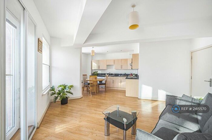 1 Bedroom Flat To Rent In Mcilroys Building, Reading, RG1