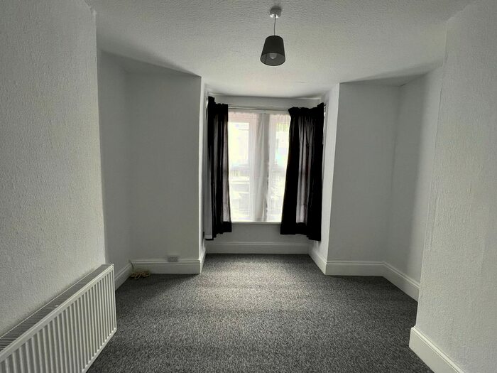 2 Bedroom Flat To Rent In Cranmer Road, London, E7