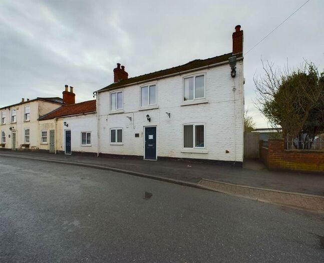 3 Bedroom Semi-Detached House For Sale In High Street, Eastrington, DN14
