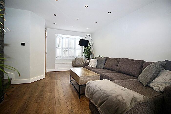 4 Bedroom Semi-Detached House To Rent In Lucern Close, Hammond Street, Cheshunt, Waltham Cross, EN7