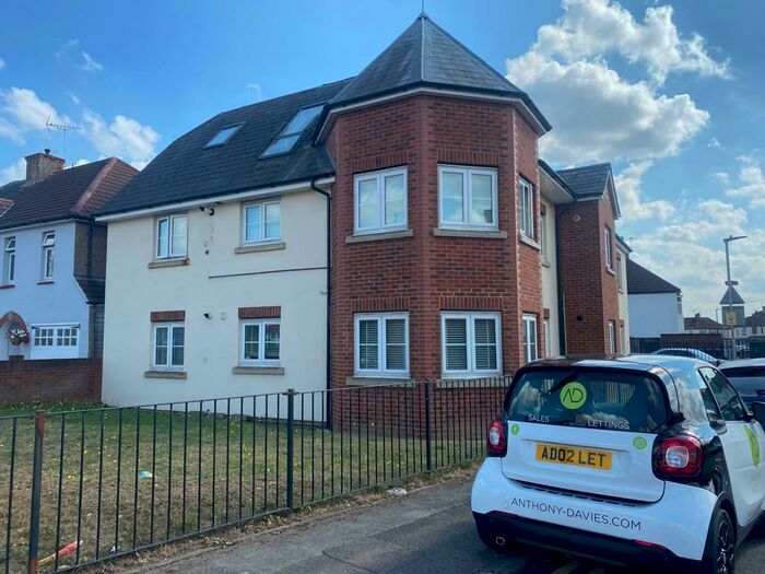 1 Bedroom Apartment For Sale In Rye Court, Cranborne Road, Hoddesdon, EN11