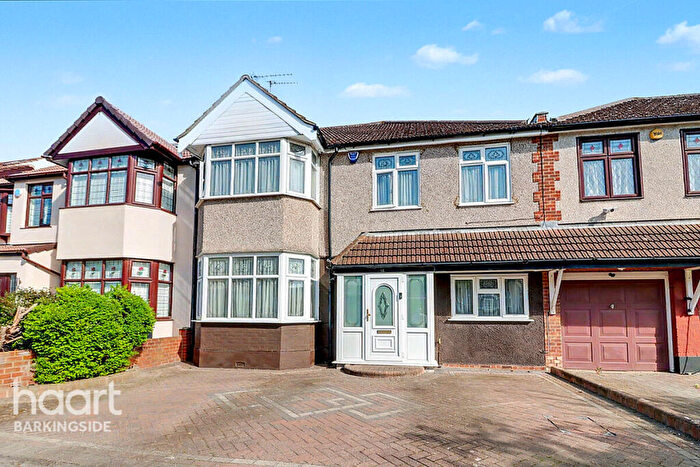 4 Bedroom End Of Terrace House For Sale In Mapleleafe Gardens, Barkingside, IG6
