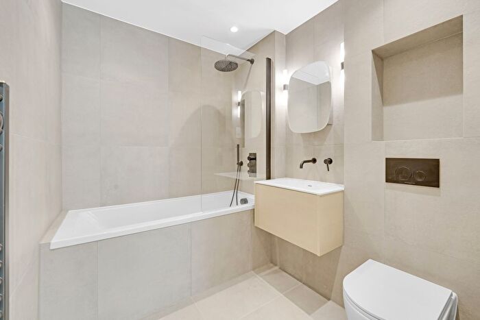 2 Bedroom Flat To Rent In Bayford Street, London, E8