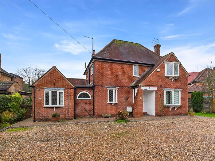 3 Bedroom Detached House For Sale In West Leys Road, Swanland, HU14