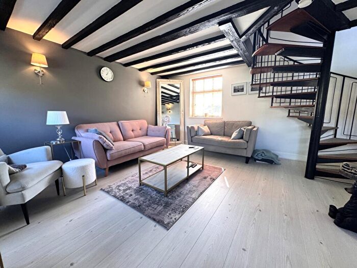 2 Bedroom Character Property To Rent In Howell Hill Close, Mentmore, Leighton Buzzard, LU7