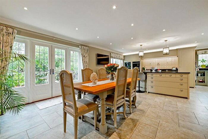 5 Bedroom Detached House For Sale In Chestnut Park, Bray, Maidenhead, Berkshire, SL6