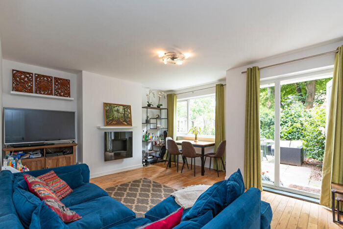 3 Bedroom Maisonette For Sale In Shaftesbury Street, London, N1
